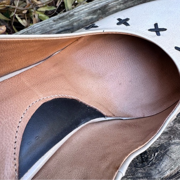 John Fluevog 8.5 M Prodigy Taupe Patent Leather Slingback Pumps Shoes Peru - Picture 14 of 14